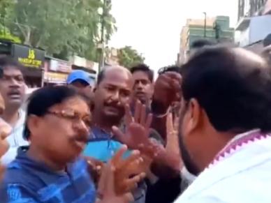 West Bengal Lok Sabha Election 2024 Phase 4 Voting: Clash Erupts Between BJP and TMC Workers in Durgapur (Watch Video) West Bengal Lok Sabha Election 2024 Phase 4 Voting: Clash Erupts Between BJP and TMC Workers in Durgapur (Watch Video)