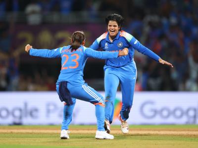 Shafali Verma Strikes Twice in Two Overs During India vs South Africa ICC Women’s World Cup 2025 Final in Navi Mumbai (VIDEO)