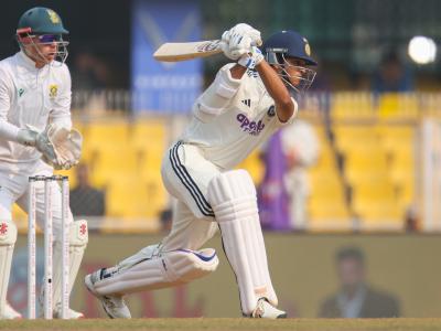 Yashasvi Jaiswal Scores His Maiden Fifty Against South Africa During IND vs SA 2nd Test in Guwahati (VIDEO)