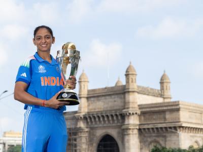 Harmanpreet Kaur Poses With ICC Women’s World Cup Trophy at Gateway of India (See Pics)