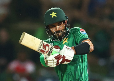 ENG vs PAK: Sahibzada Farhan’s 63 Guides Pakistan to 164/9 Against England in T20 World Cup 2026 Super 8 Clash (VIDEO)