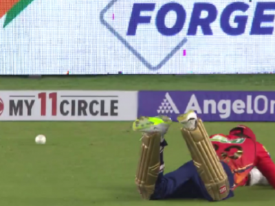 Jitesh Sharma's Fielding Mishap in GT vs PBKS IPL 2024 Match Goes Viral (Watch Video)