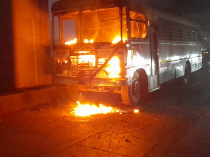 Thane: Parked Private Bus Catches Fire, No Casualties Reported | Thane: Parked Private Bus Catches Fire, No Casualties Reported