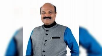 Former corporator from Uddhav’s Sena booked for illegally distributing BMC sewing machines | Former corporator from Uddhav’s Sena booked for illegally distributing BMC sewing machines Former corporator from Uddhav’s Sena booked for illegally distributing BMC sewing machines | Former corporator from Uddhav’s Sena booked for illegally distributing BMC sewing machines