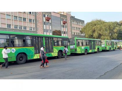 PMPML's bus supply contractors go on strike, passengers face issues in reporting to work | PMPML's bus supply contractors go on strike, passengers face issues in reporting to work