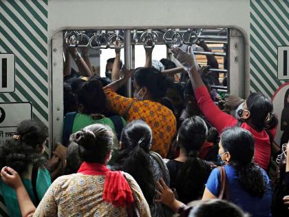 Maharashtra: Woman pushed out of moving Mumbai local while resisting robbery bid | Maharashtra: Woman pushed out of moving Mumbai local while resisting robbery bid