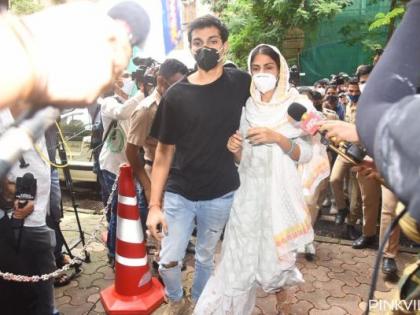 Rhea Chakraborty and brother Showik arrive for second round of questioning before ED | Rhea Chakraborty and brother Showik arrive for second round of questioning before ED Rhea Chakraborty and brother Showik arrive for second round of questioning before ED | Rhea Chakraborty and brother Showik arrive for second round of questioning before ED
