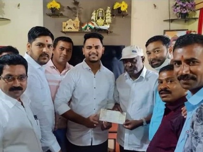 MLA Jayant Patel honours pointsman Mayur Shelke for his bravery with an award of Rs 50,000 | MLA Jayant Patel honours pointsman Mayur Shelke for his bravery with an award of Rs 50,000