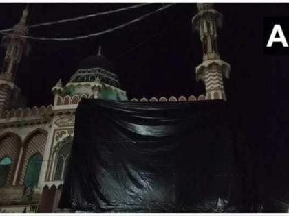 Holi 2023: Aligarh mosque covered with tarpaulin to avoid communal controversy | Holi 2023: Aligarh mosque covered with tarpaulin to avoid communal controversy Holi 2023: Aligarh mosque covered with tarpaulin to avoid communal controversy | Holi 2023: Aligarh mosque covered with tarpaulin to avoid communal controversy