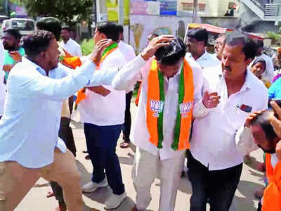 BJP MLA N Munirathna Naidu Attacked with Acid Filled Egg in Bengaluru; Karnataka Police Registers FIR