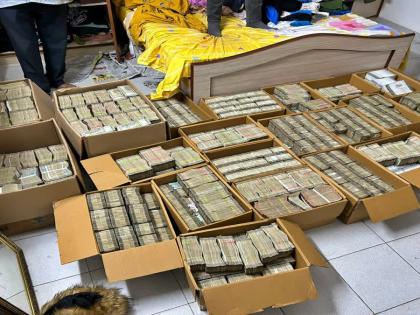 I-T raids at residence of former corporator Rs.42 crore cash seized | I-T raids at residence of former corporator Rs.42 crore cash seized I-T raids at residence of former corporator Rs.42 crore cash seized | I-T raids at residence of former corporator Rs.42 crore cash seized