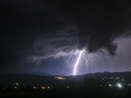 Lightning Strike Kills Two MGNREGA Workers in Firozabad, One Injured | Lightning Strike Kills Two MGNREGA Workers in Firozabad, One Injured Lightning Strike Kills Two MGNREGA Workers in Firozabad, One Injured | Lightning Strike Kills Two MGNREGA Workers in Firozabad, One Injured
