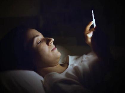 Using smartphones at night can damage your eyes | Using smartphones at night can damage your eyes
