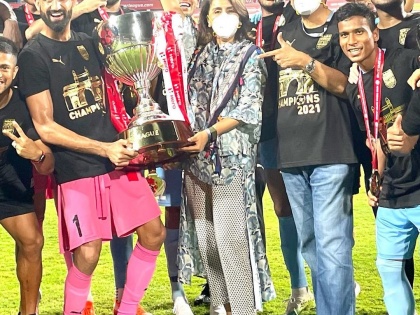 Ranbir Kapoor's Mumbai FC wins ISL 2020, Neetu Kapoor lifts trophy with team | Ranbir Kapoor's Mumbai FC wins ISL 2020, Neetu Kapoor lifts trophy with team