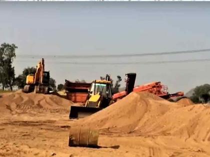 Maharashtra: Revenue department destroys equipment worth Rs 97 lakh for illegally dredging sand | Maharashtra: Revenue department destroys equipment worth Rs 97 lakh for illegally dredging sand