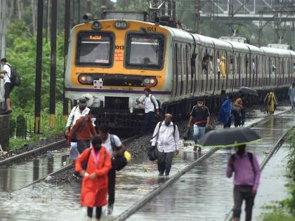 Maharashtra: Trains running late between Kalyan to CST due to water logging at Kalyan railway station | Maharashtra: Trains running late between Kalyan to CST due to water logging at Kalyan railway station