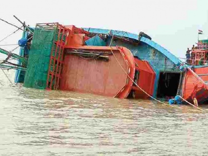 Palghar: 32-year-old fisherman dies as boat capsizes in Arabian Sea | Palghar: 32-year-old fisherman dies as boat capsizes in Arabian Sea