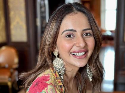 Rakul Preet Singh Keeps it Glam at the Airport as She Flies Out for the First Schedule of Pati Patni Aur Woh 2 | Rakul Preet Singh Keeps it Glam at the Airport as She Flies Out for the First Schedule of Pati Patni Aur Woh 2
