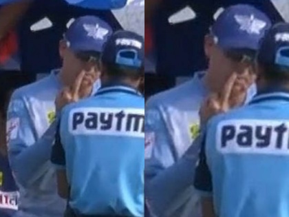 LSG coach Andy Flower shows middle finger to umpires during heated argument | LSG coach Andy Flower shows middle finger to umpires during heated argument