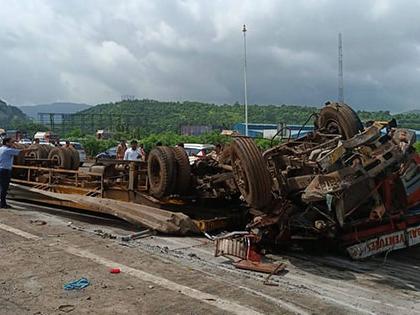 Maharashtra: 2 killed, 4 injured after container overturns on Mumbai-Pune Expressway | Maharashtra: 2 killed, 4 injured after container overturns on Mumbai-Pune Expressway Maharashtra: 2 killed, 4 injured after container overturns on Mumbai-Pune Expressway | Maharashtra: 2 killed, 4 injured after container overturns on Mumbai-Pune Expressway