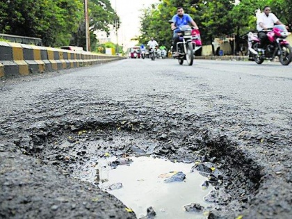 Nashik: Citizens can report potholes and trees on PWD's new app | Nashik: Citizens can report potholes and trees on PWD's new app