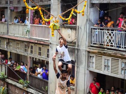 Over Hundred injured during Dahi Handi celebration in Mumbai | Over Hundred injured during Dahi Handi celebration in Mumbai