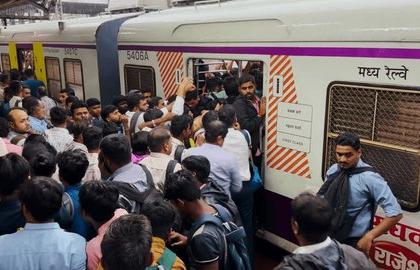 Mumbai Local Train Travel = Life Risk? 922 Deaths Recorded In Five Months | Mumbai Local Train Travel = Life Risk? 922 Deaths Recorded In Five Months