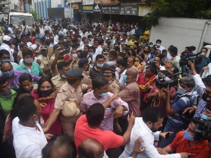 Mumbai: Shiv Sena-BJP workers break into a scuffle over Ram temple land issue | Mumbai: Shiv Sena-BJP workers break into a scuffle over Ram temple land issue