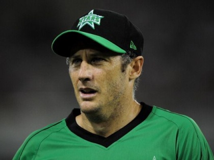 David Hussey fined for wearing spikes while inspecting pitch conditions | David Hussey fined for wearing spikes while inspecting pitch conditions
