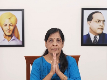 Kejriwal Ko Ashirwad: Delhi CM's Wife Sunita Launches WhatsApp Campaign, Urges People To Support Her Husband | Kejriwal Ko Ashirwad: Delhi CM's Wife Sunita Launches WhatsApp Campaign, Urges People To Support Her Husband