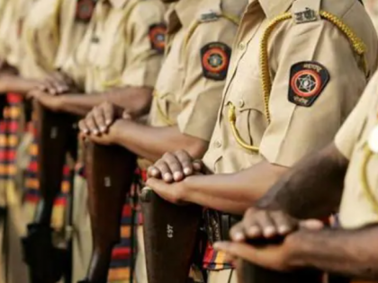 Police raid godown in Thane, seizes 100 tonnes of urea | Police raid godown in Thane, seizes 100 tonnes of urea Police raid godown in Thane, seizes 100 tonnes of urea | Police raid godown in Thane, seizes 100 tonnes of urea
