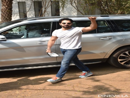 Watch! Groom to be Varun Dhawan arrives at the wedding venue in Alibaug | Watch! Groom to be Varun Dhawan arrives at the wedding venue in Alibaug