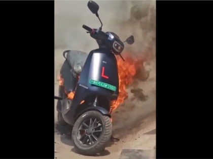 Ola electric scooter catches fire in Pune, probe ordered | Ola electric scooter catches fire in Pune, probe ordered