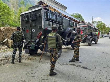 Two Army officers, Policemen killed in encounter in J-K's Anantnag | Two Army officers, Policemen killed in encounter in J-K's Anantnag