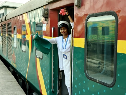 All-women crews of Central Railway operate Deccan Queen, Mumbai local | All-women crews of Central Railway operate Deccan Queen, Mumbai local