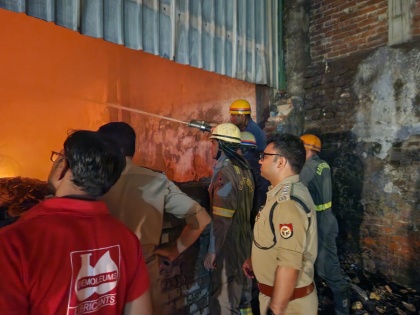 Uttar Pradesh Warehouse Fire: Major Blaze Engulfs Industrial Unit in Ghaziabad | Uttar Pradesh Warehouse Fire: Major Blaze Engulfs Industrial Unit in Ghaziabad