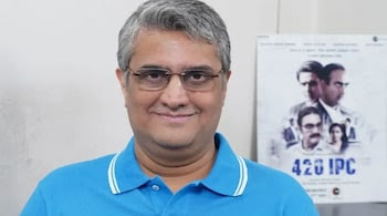 Filmmaker Manish Gupta Booked for Allegedly Stabbing Driver With Kitchen Knife in Versova Over Salary Row | Filmmaker Manish Gupta Booked for Allegedly Stabbing Driver With Kitchen Knife in Versova Over Salary Row Filmmaker Manish Gupta Booked for Allegedly Stabbing Driver With Kitchen Knife in Versova Over Salary Row | Filmmaker Manish Gupta Booked for Allegedly Stabbing Driver With Kitchen Knife in Versova Over Salary Row