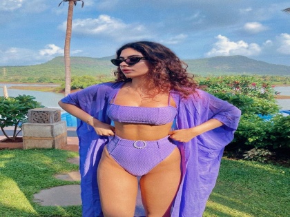 Khushi Kapoor flaunts her tonned body in a purple bikini and chic pair of sunglasses | Khushi Kapoor flaunts her tonned body in a purple bikini and chic pair of sunglasses