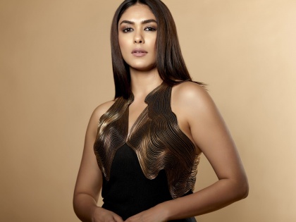 Mrunal Thakur Clinches Best Actress Award at The Oniros Film Awards, For Her Remarkable Performance in "Hi Nanna" | Mrunal Thakur Clinches Best Actress Award at The Oniros Film Awards, For Her Remarkable Performance in "Hi Nanna"