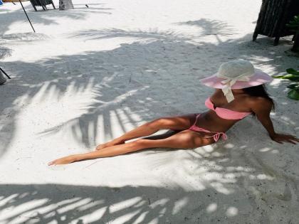 Disha Patani breaks the internet with her sultry pose in a pink bikini | Disha Patani breaks the internet with her sultry pose in a pink bikini Disha Patani breaks the internet with her sultry pose in a pink bikini | Disha Patani breaks the internet with her sultry pose in a pink bikini