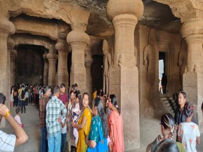 Tourist Throngs Flood Elephanta Island: Numbers Triple During Holiday Season | Tourist Throngs Flood Elephanta Island: Numbers Triple During Holiday Season