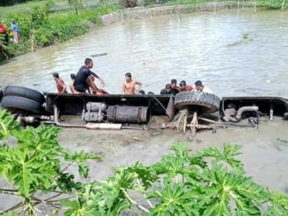 17 dead, after bus falls into roadside pond in Bangladesh | 17 dead, after bus falls into roadside pond in Bangladesh