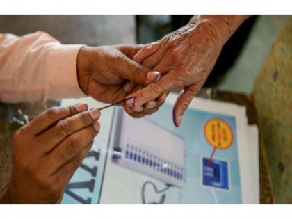 Karnataka by-polls 2019 : 32.51 per cent voter turnout till 1 pm | Karnataka by-polls 2019 : 32.51 per cent voter turnout till 1 pm