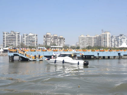 Water taxi service launched from Mazgaon to Mandwa jetty in Raigad district | Water taxi service launched from Mazgaon to Mandwa jetty in Raigad district