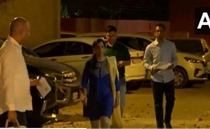 Arvind Kejriwal Arrest: Sunita Kejriwal Reaches ED Office in Delhi To Meet Him (Watch Video) | Arvind Kejriwal Arrest: Sunita Kejriwal Reaches ED Office in Delhi To Meet Him (Watch Video)