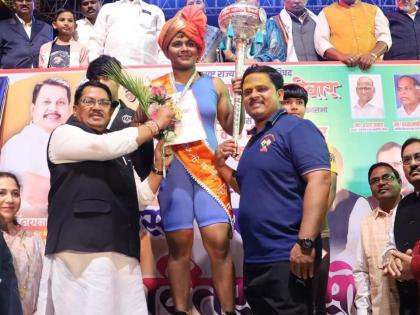 Amruta Pujari from Kolhapur wins Women's Maharashtra Kesari wrestling title | Amruta Pujari from Kolhapur wins Women's Maharashtra Kesari wrestling title