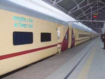 Coach Attendant Attempts to Rape Girl in Moving Train in Nagpur, Beaten up by Passengers | Coach Attendant Attempts to Rape Girl in Moving Train in Nagpur, Beaten up by Passengers