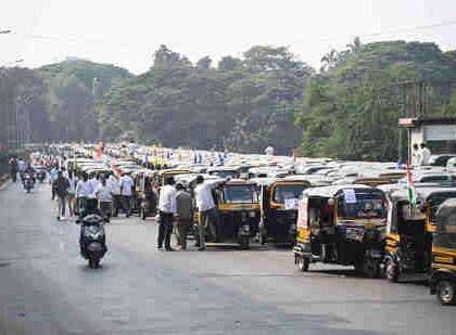 Maharashtra: Rickshaw unions protest against bike taxis in Pune | Maharashtra: Rickshaw unions protest against bike taxis in Pune