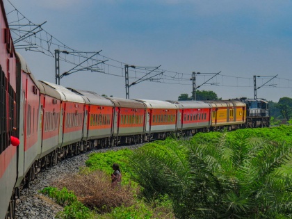 Drunk Passenger Urinates On Couple In UP Sampark Kranti Express | Drunk Passenger Urinates On Couple In UP Sampark Kranti Express