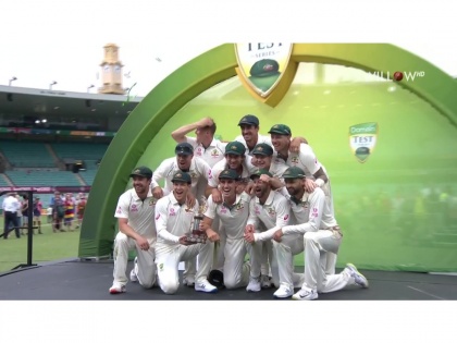 Aussie cricketers pay visit to bushfire heroes | Aussie cricketers pay visit to bushfire heroes